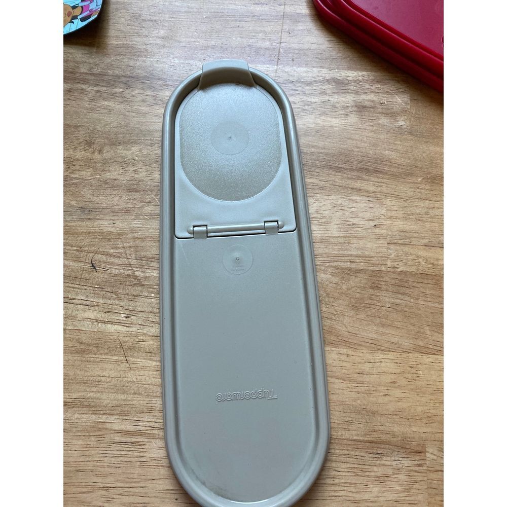 Tupperware oval‎ tan lid